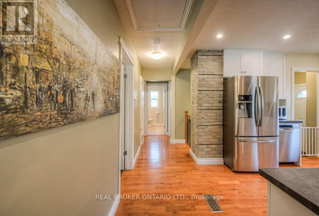 1212 QUEEN'S BOULEVARD Image 14
