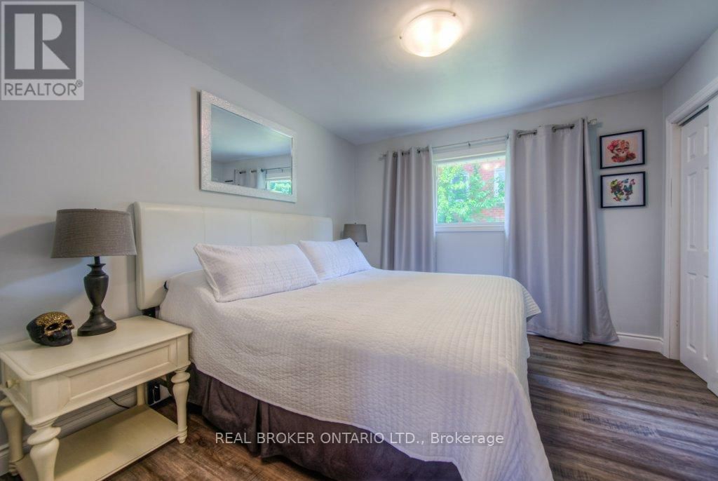 1212 QUEEN'S BOULEVARD Image 15