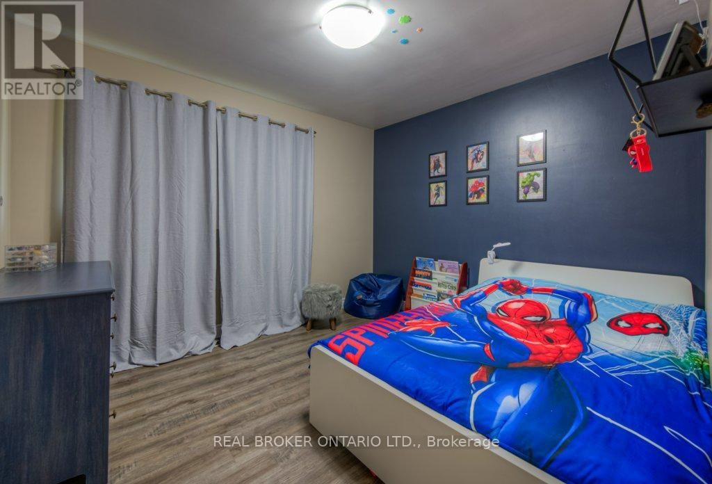 1212 QUEEN'S BOULEVARD Image 17