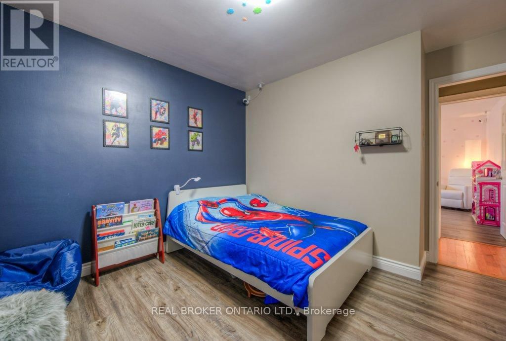 1212 QUEEN'S BOULEVARD Image 18