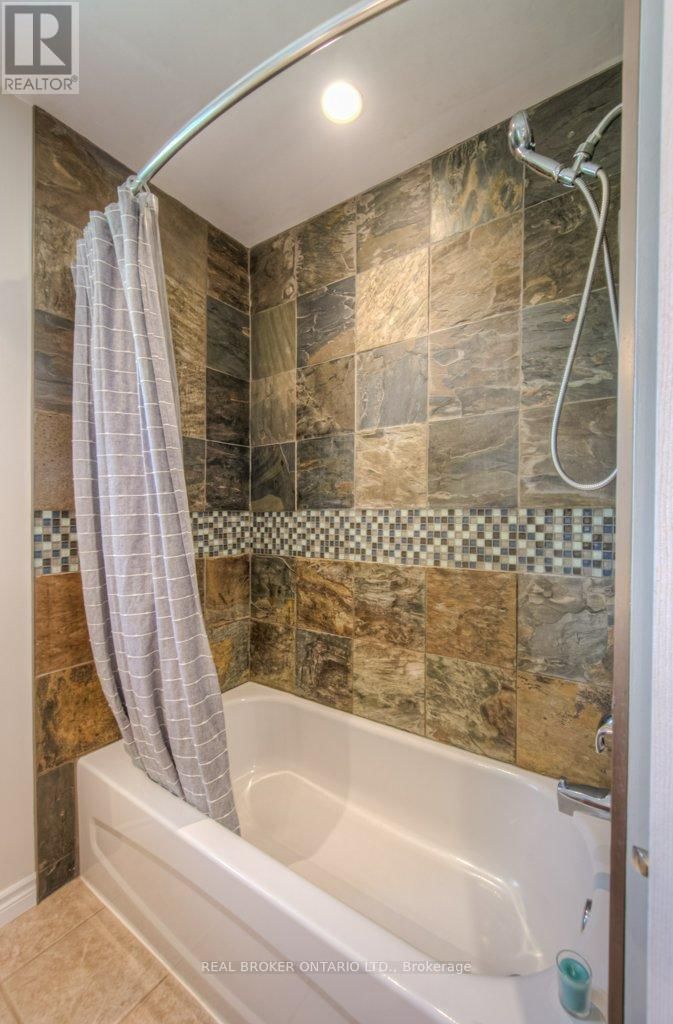 1212 QUEEN'S BOULEVARD Image 20