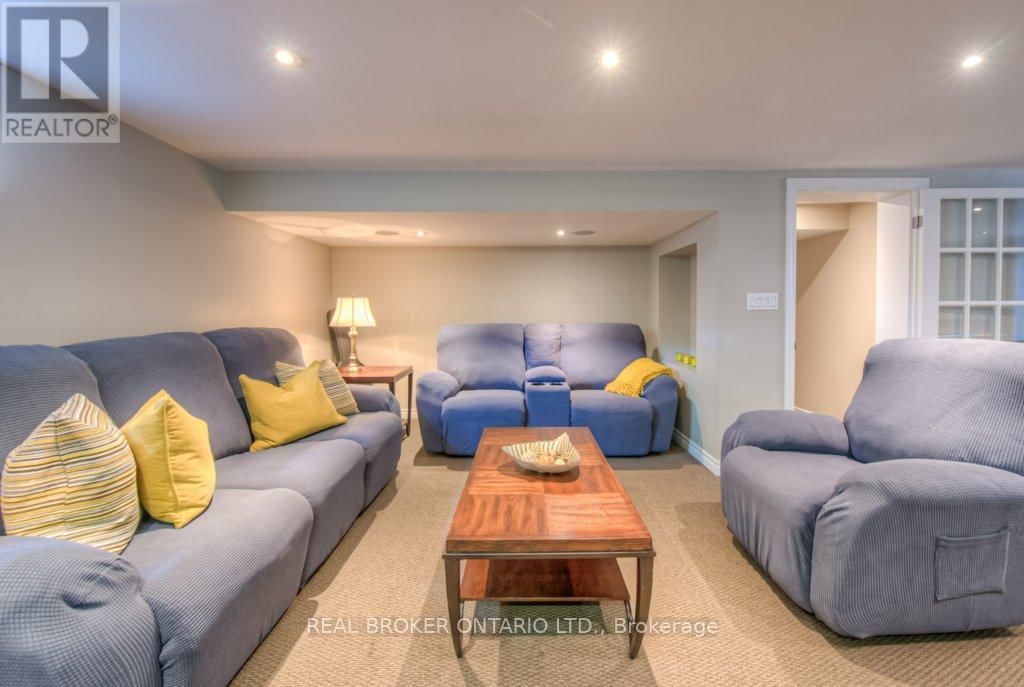 1212 QUEEN'S BOULEVARD Image 22