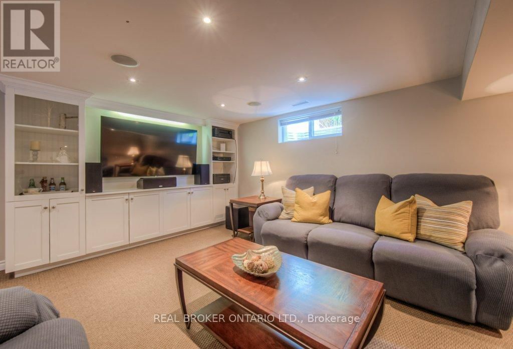 1212 QUEEN'S BOULEVARD Image 23