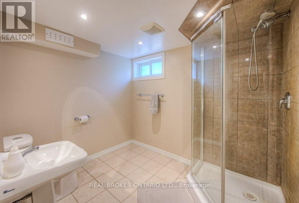 1212 QUEEN'S BOULEVARD Image 27