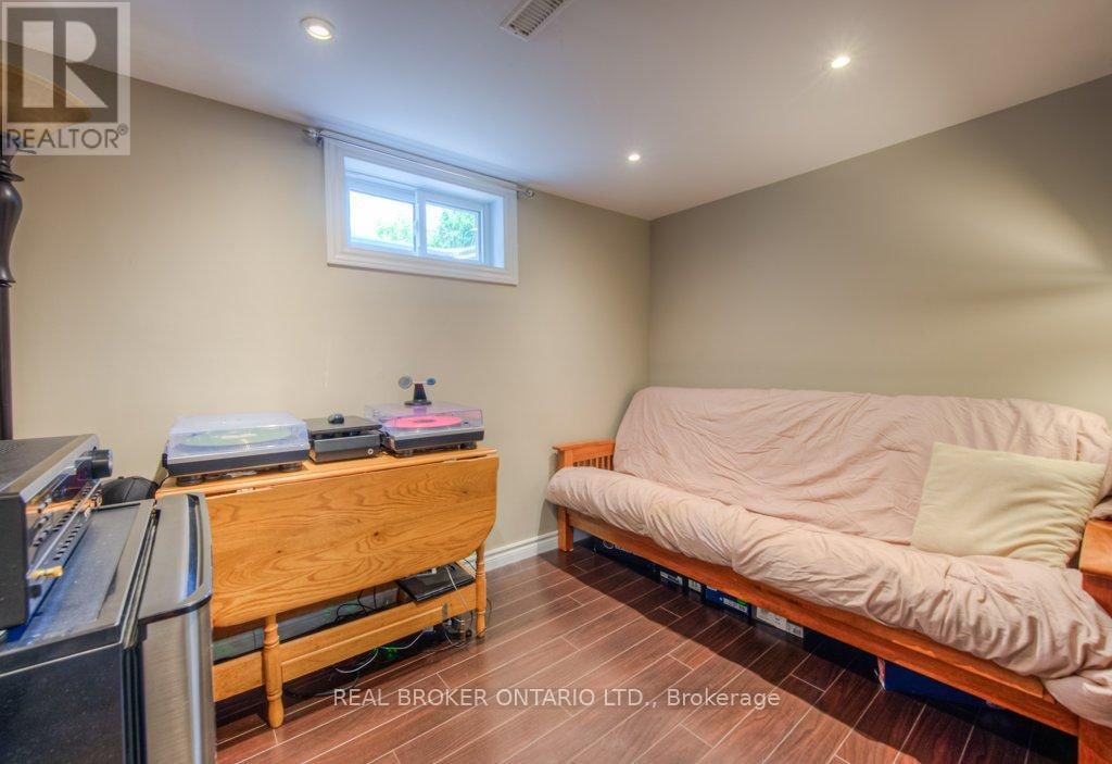 1212 QUEEN'S BOULEVARD Image 30
