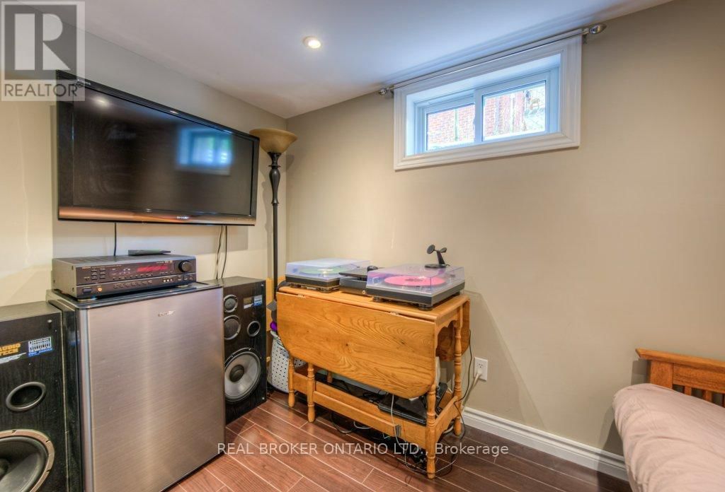 1212 QUEEN'S BOULEVARD Image 31