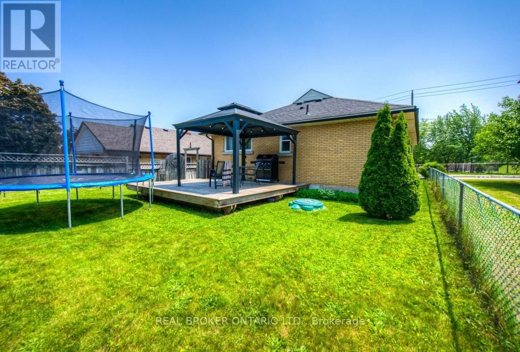 1212 QUEEN'S BOULEVARD Image 34