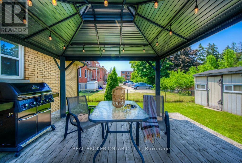 1212 QUEEN'S BOULEVARD Image 36