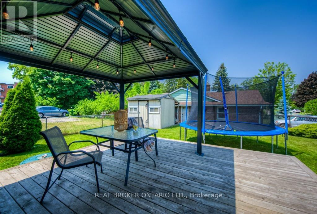 1212 QUEEN'S BOULEVARD Image 37