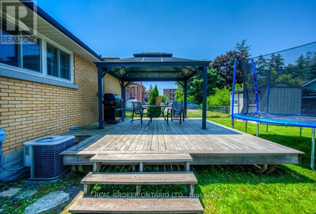 1212 QUEEN'S BOULEVARD Image 38