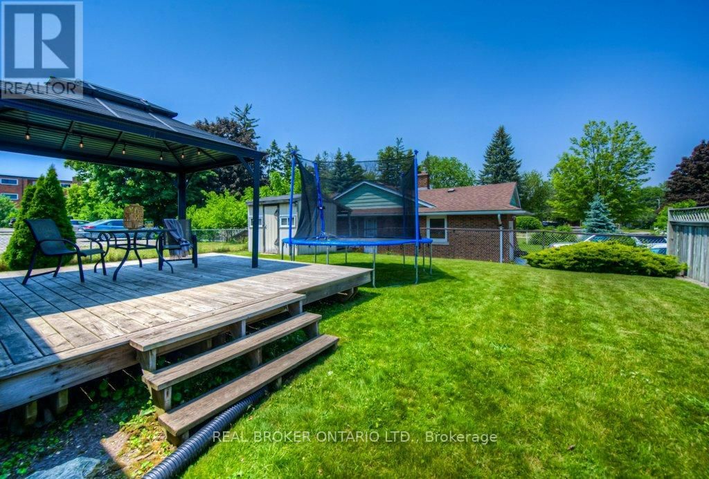 1212 QUEEN'S BOULEVARD Image 39