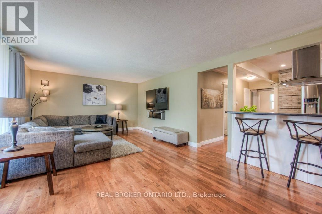 1212 QUEEN'S BOULEVARD Image 4