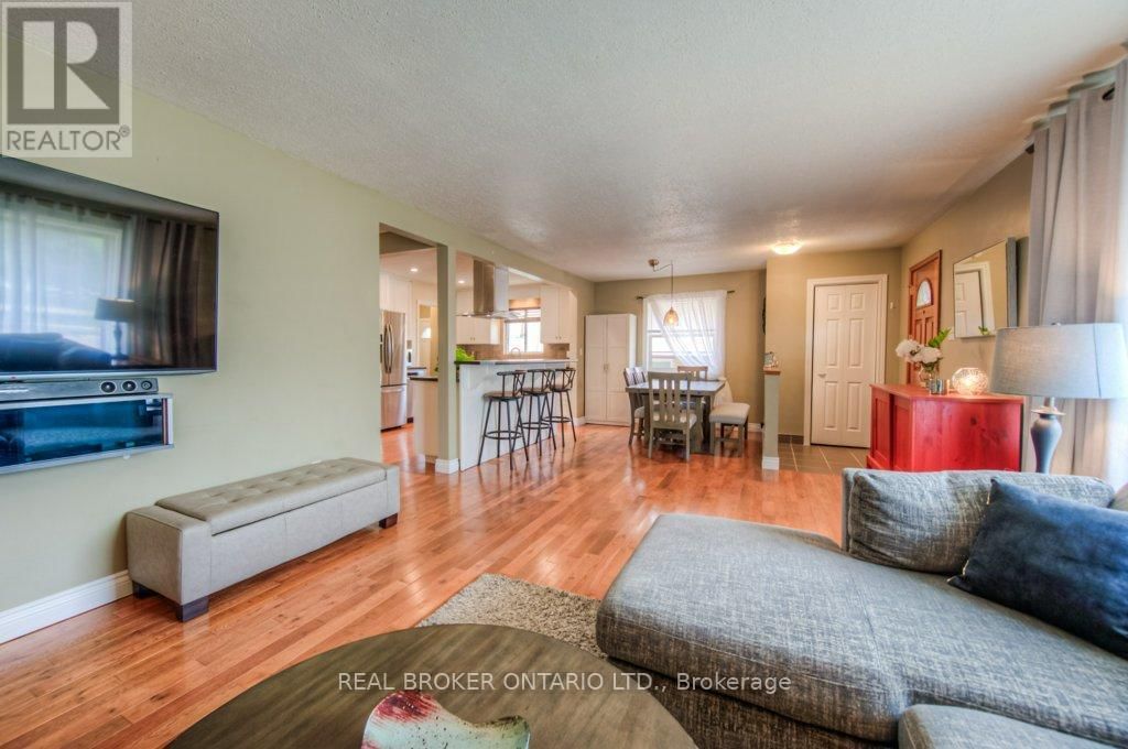 1212 QUEEN'S BOULEVARD Image 5