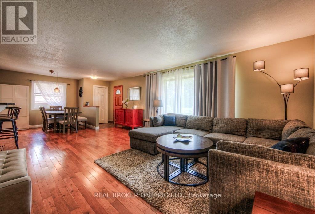 1212 QUEEN'S BOULEVARD Image 6