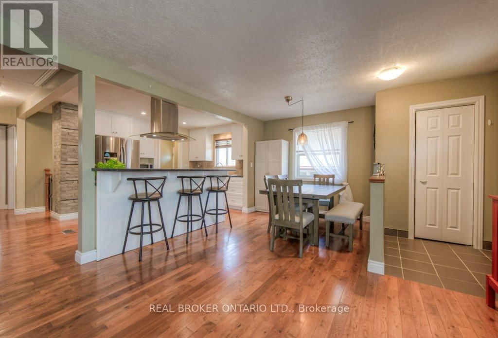1212 QUEEN'S BOULEVARD Image 7