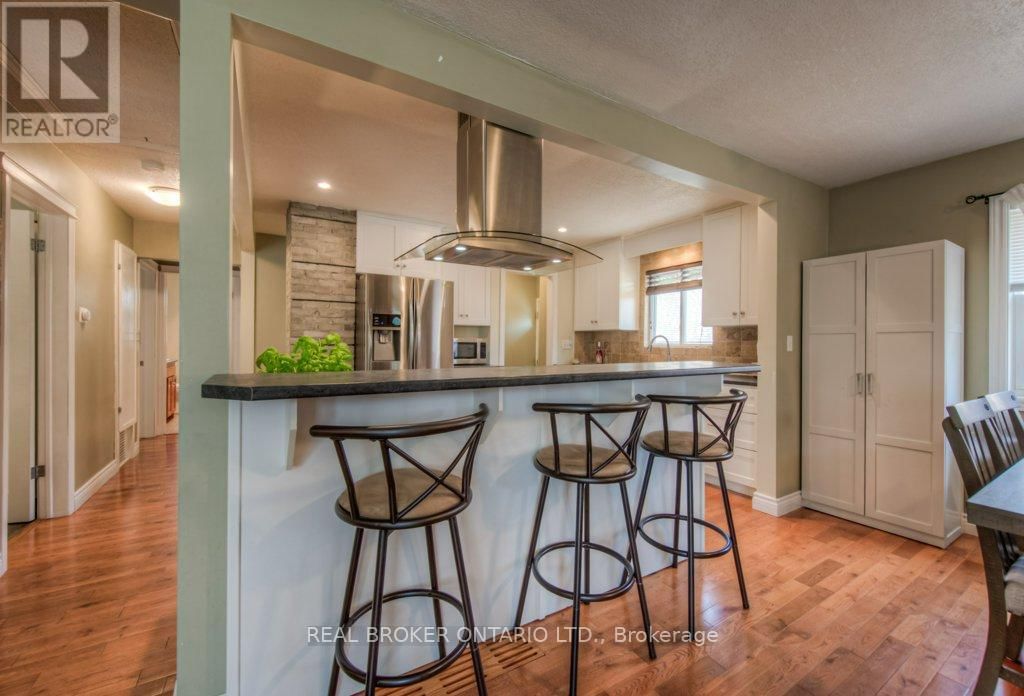 1212 QUEEN'S BOULEVARD Image 8