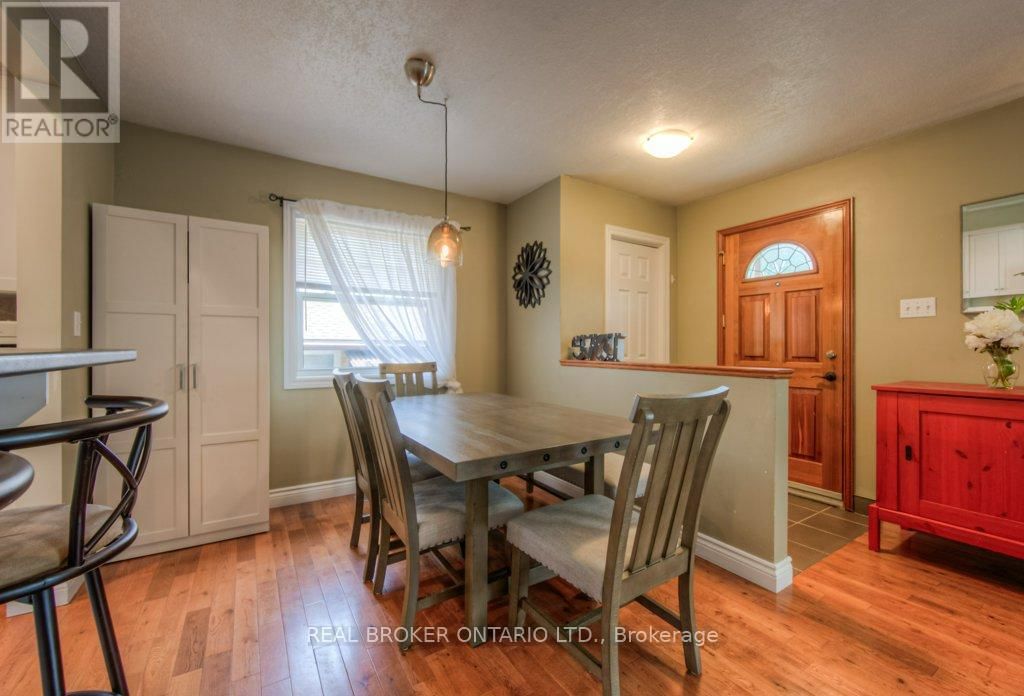 1212 QUEEN'S BOULEVARD Image 9