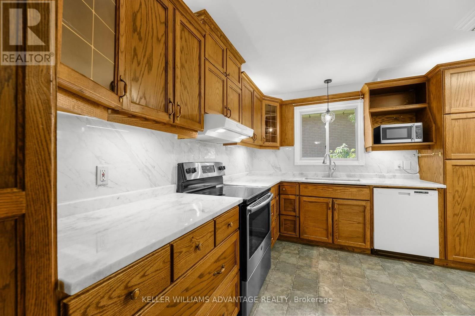 458 THREE VALLEYS CRESCENT Image 7