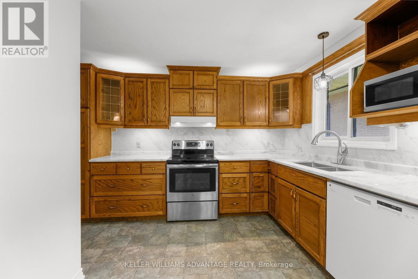 458 THREE VALLEYS CRESCENT Image 8