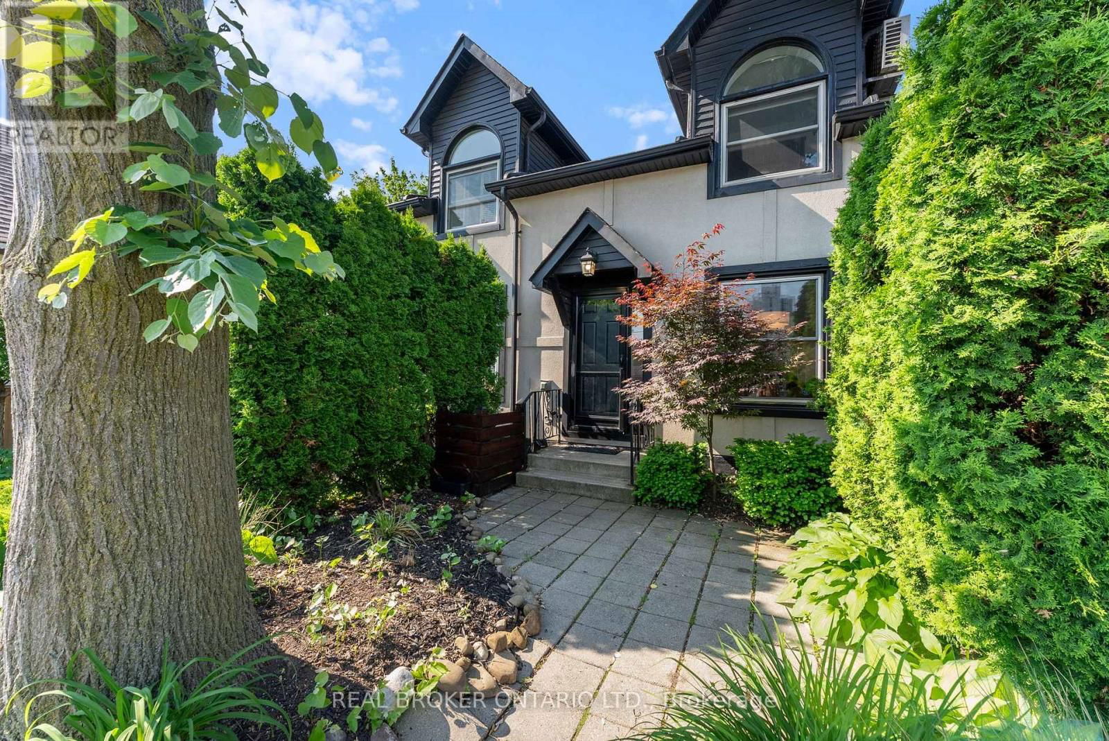 2 - 23 MACAULAY STREET WEST Image 1