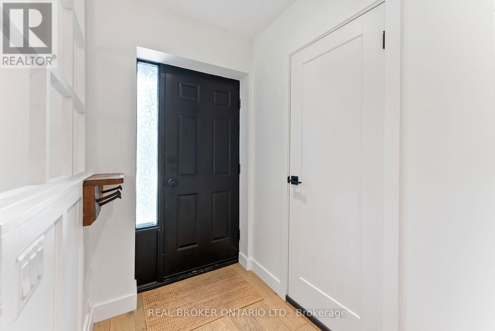 2 - 23 MACAULAY STREET WEST Image 3