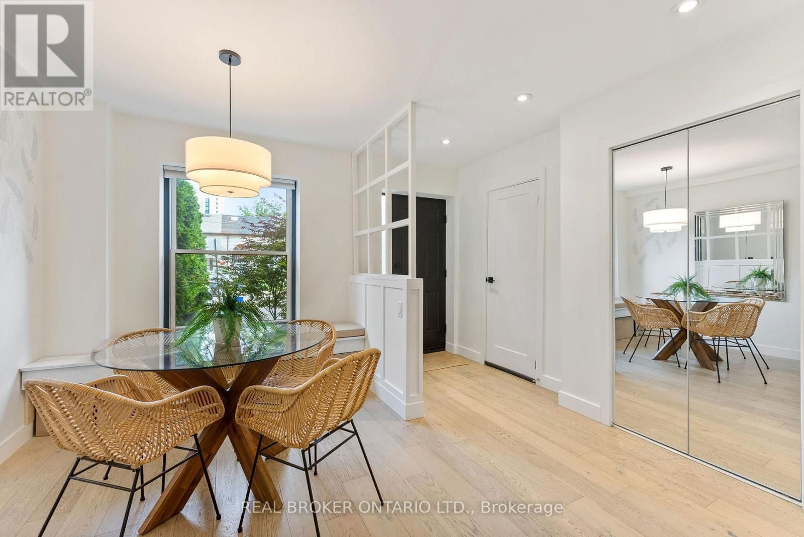 2 - 23 MACAULAY STREET WEST Image 4