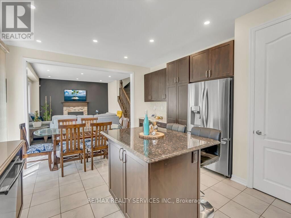 360 FALLING GREEN CRESCENT Image 15