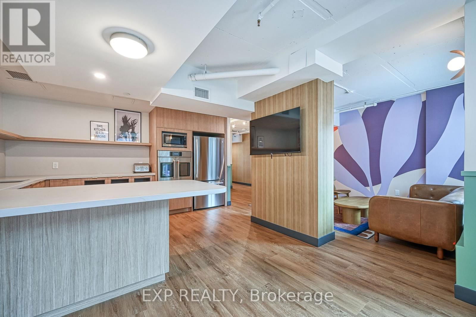 407 - 211 BESSERER STREET Image 11