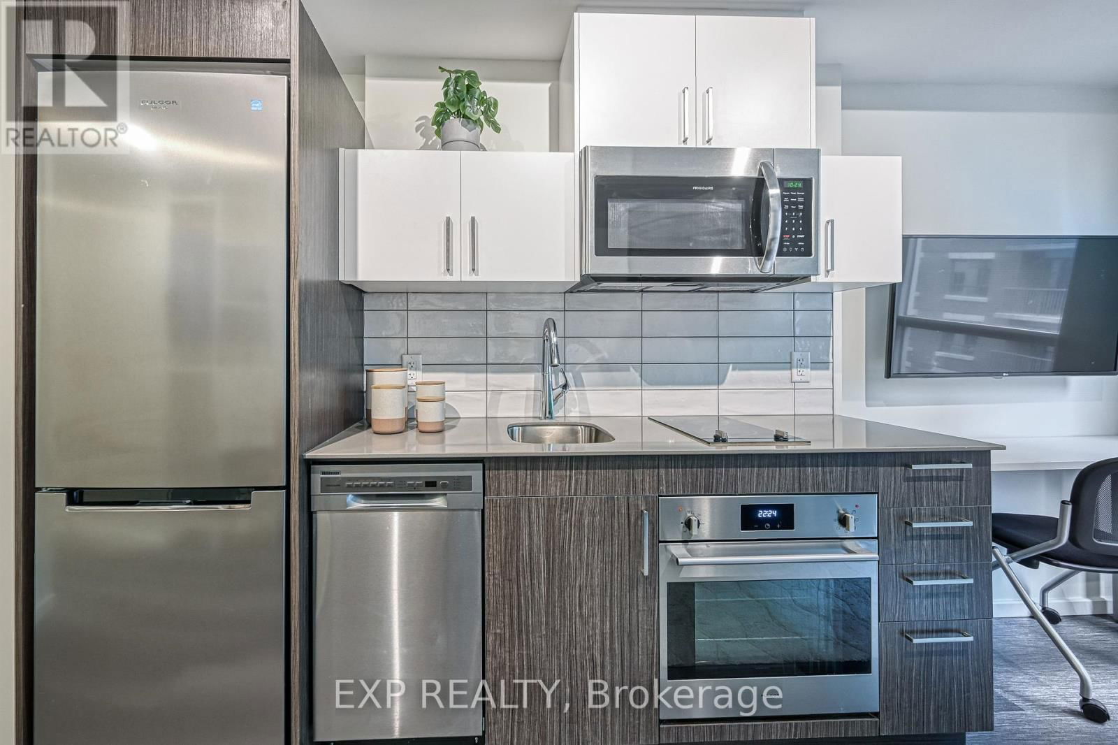 407 - 211 BESSERER STREET Image 8