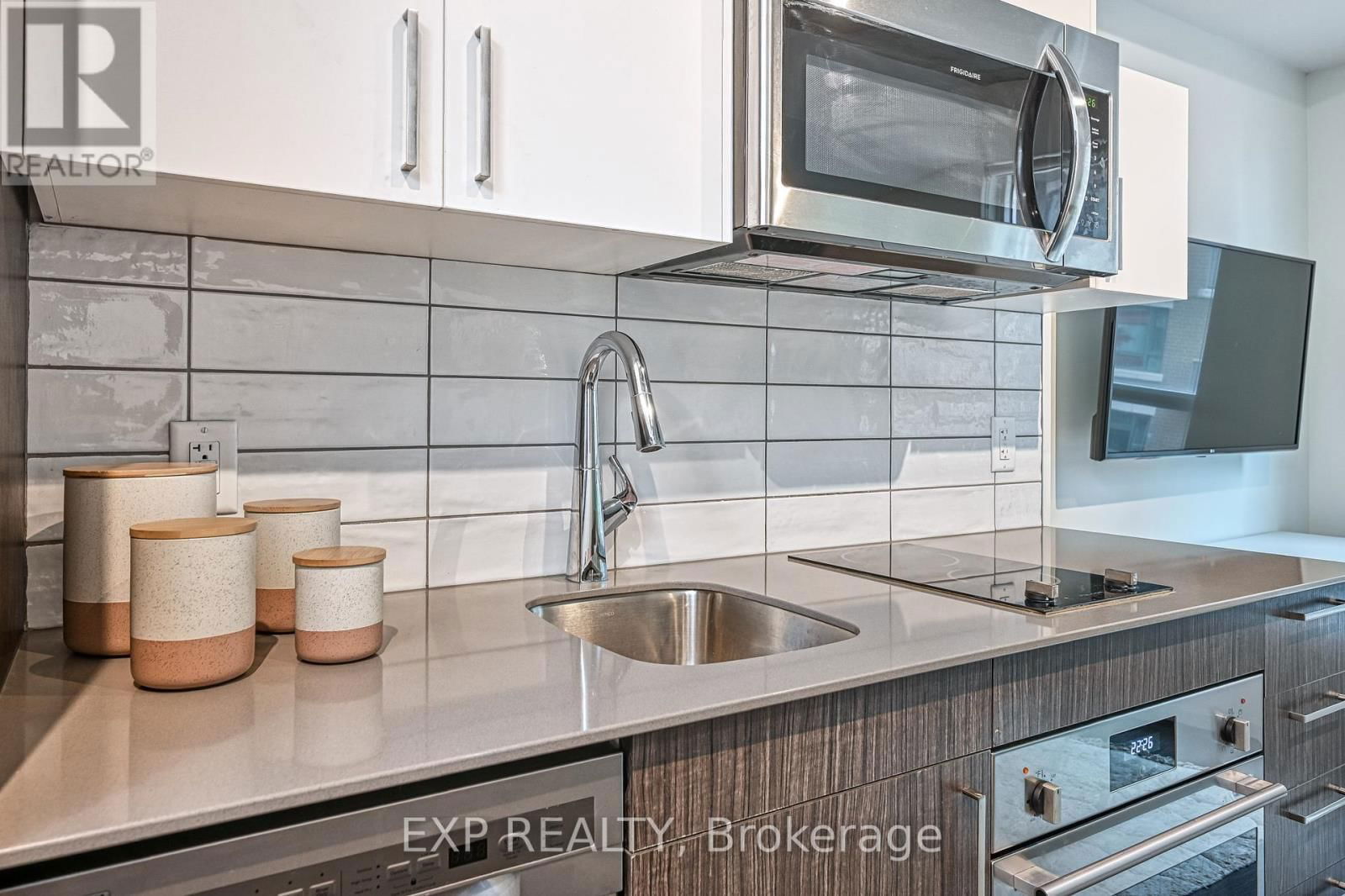 602 - 211 BESSERER STREET Image 15