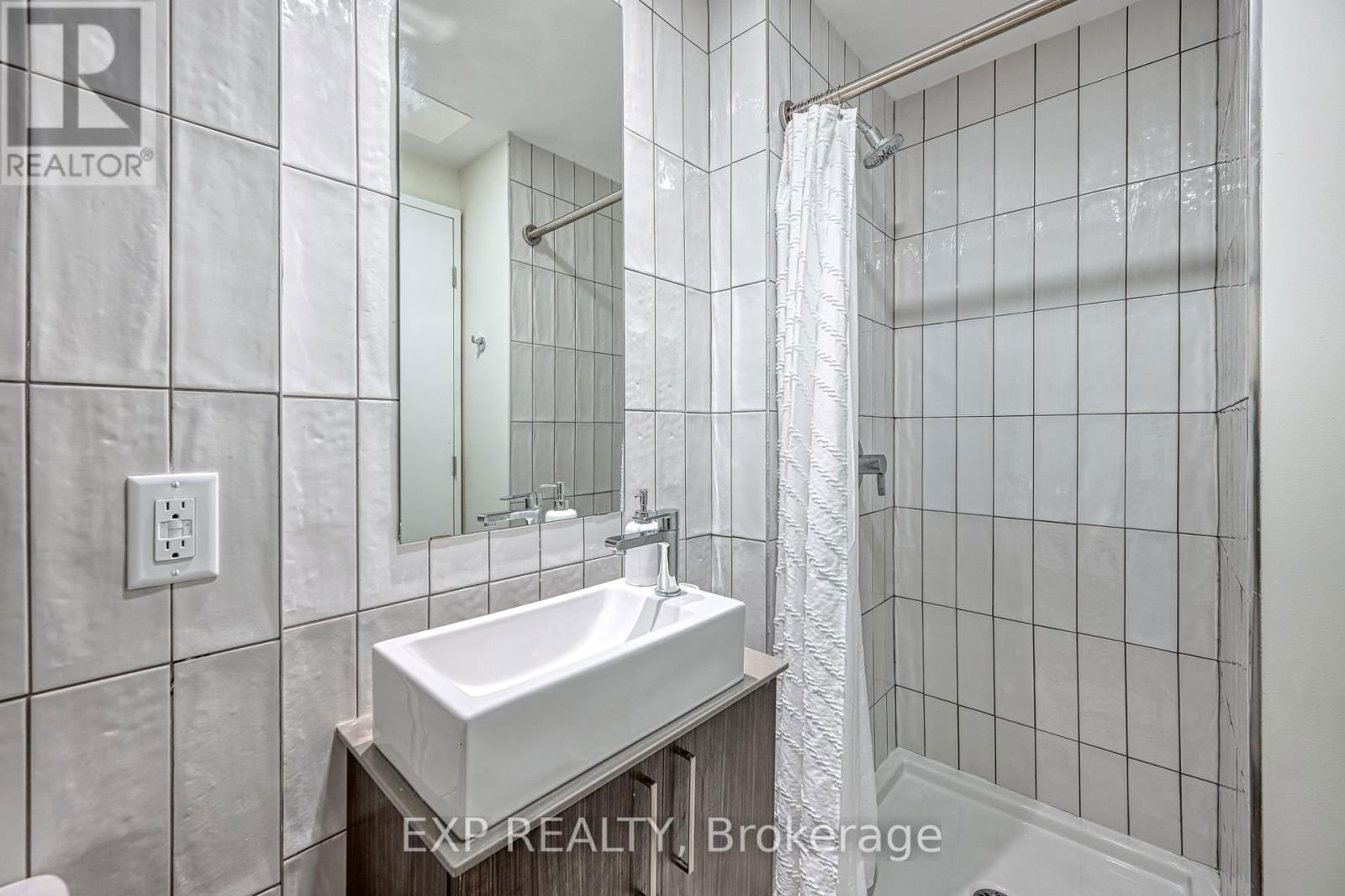 602 - 211 BESSERER STREET Image 3