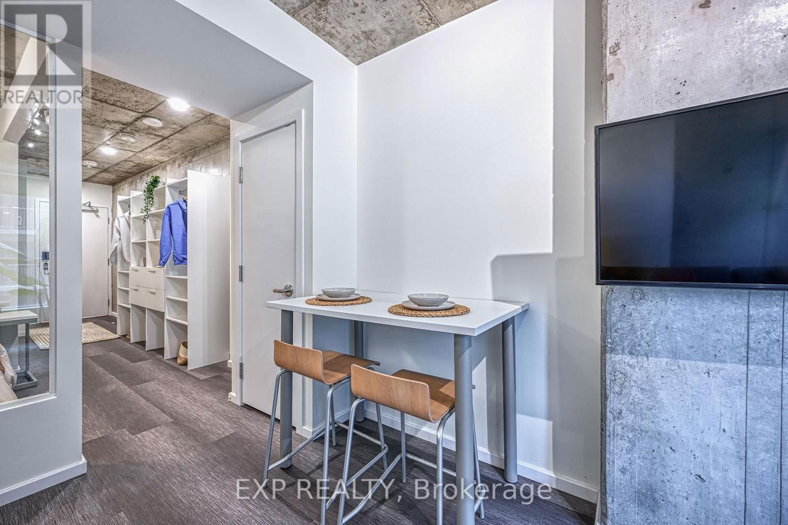 908 - 211 BESSERER STREET Image 3