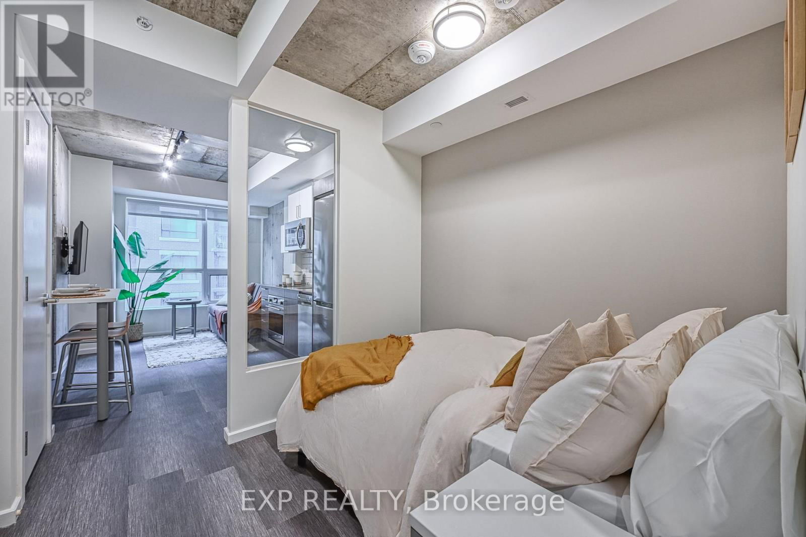 908 - 211 BESSERER STREET Image 5