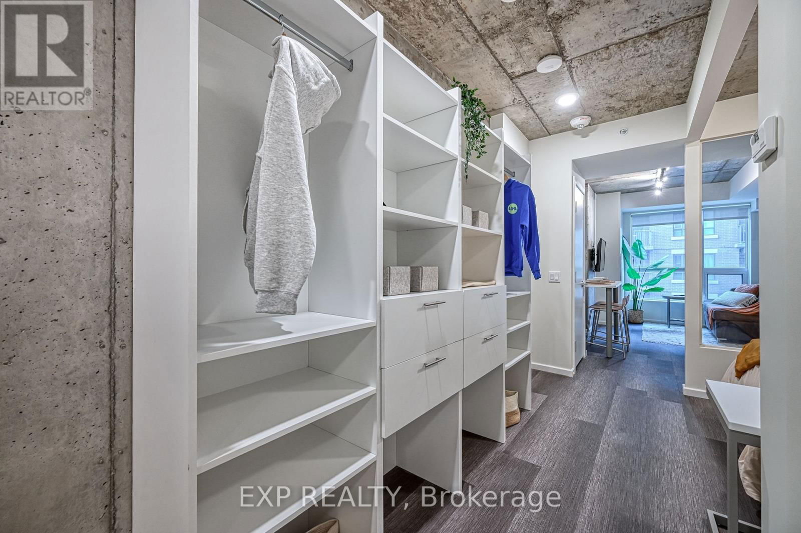 908 - 211 BESSERER STREET Image 6