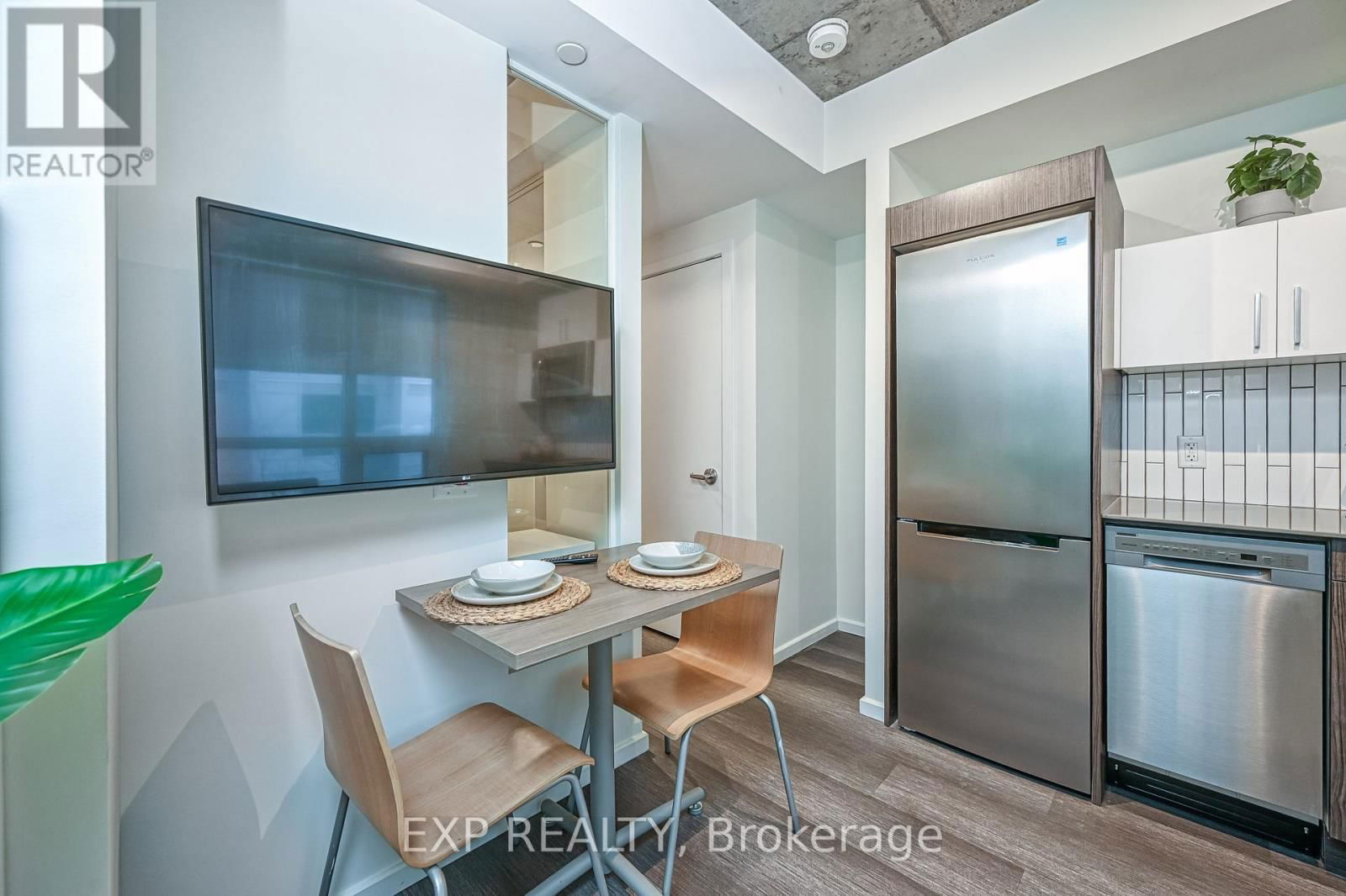 1002 - 211 BESSERER STREET Image 10