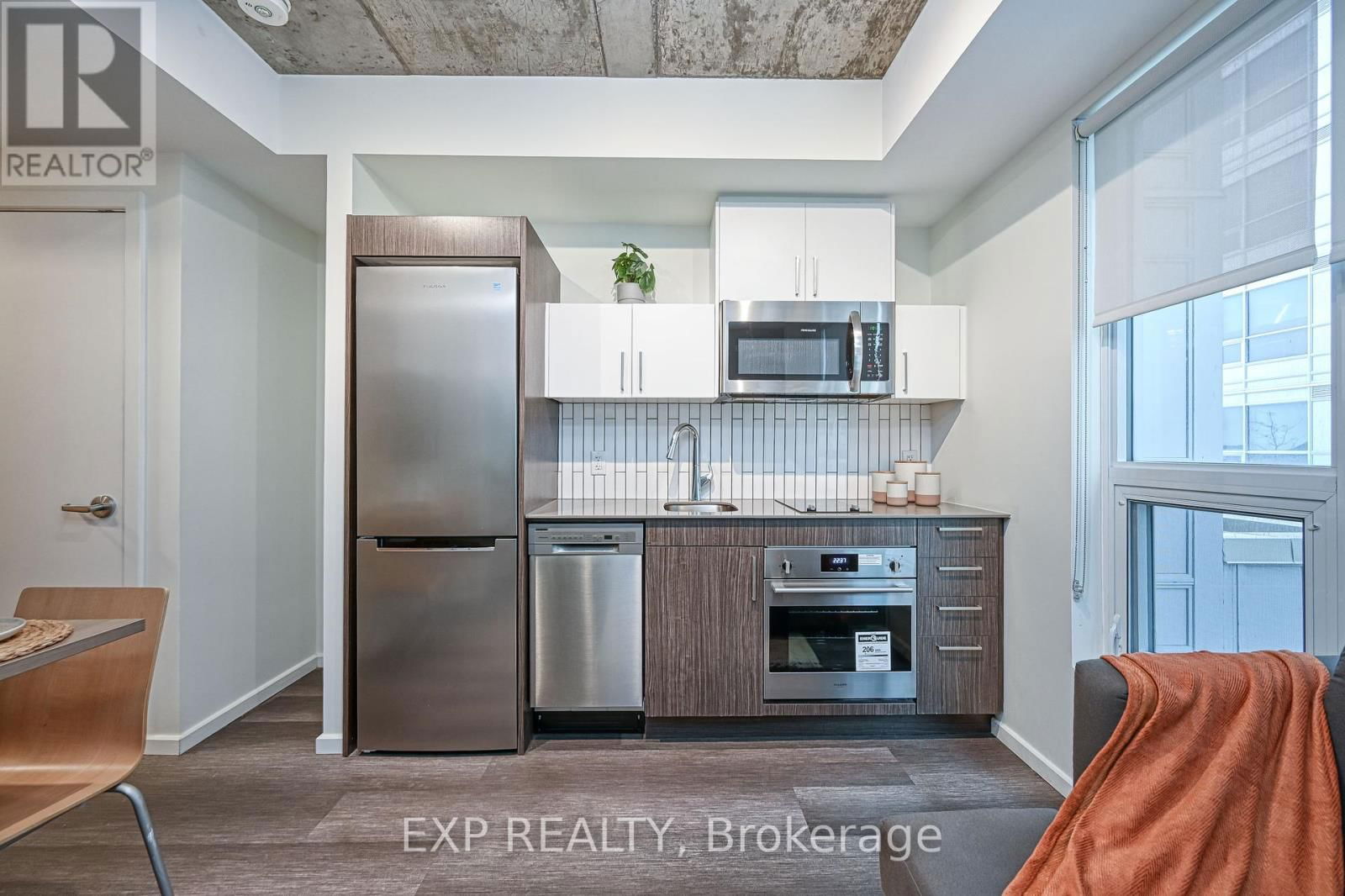 1002 - 211 BESSERER STREET Image 12