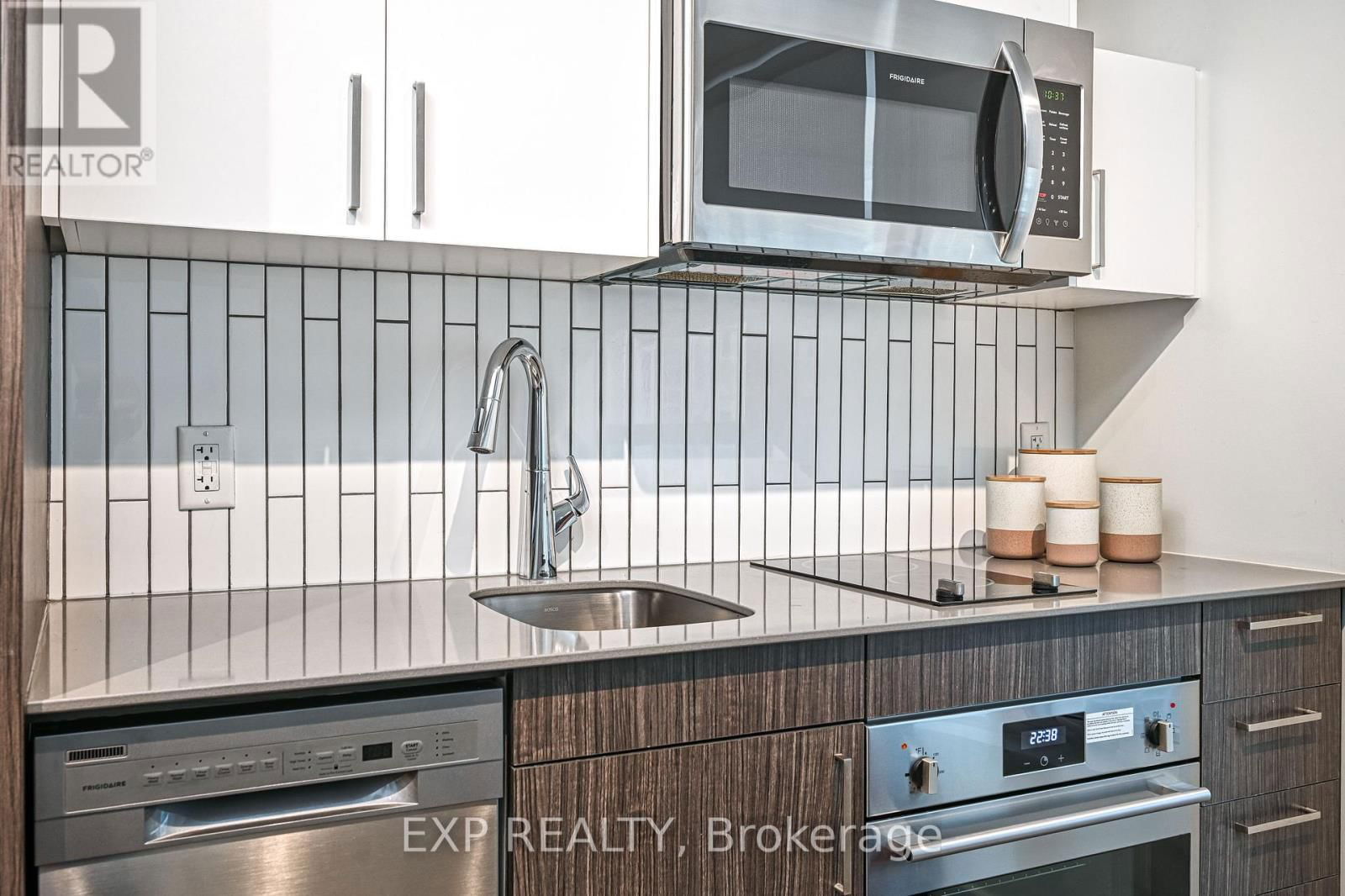 1002 - 211 BESSERER STREET Image 14