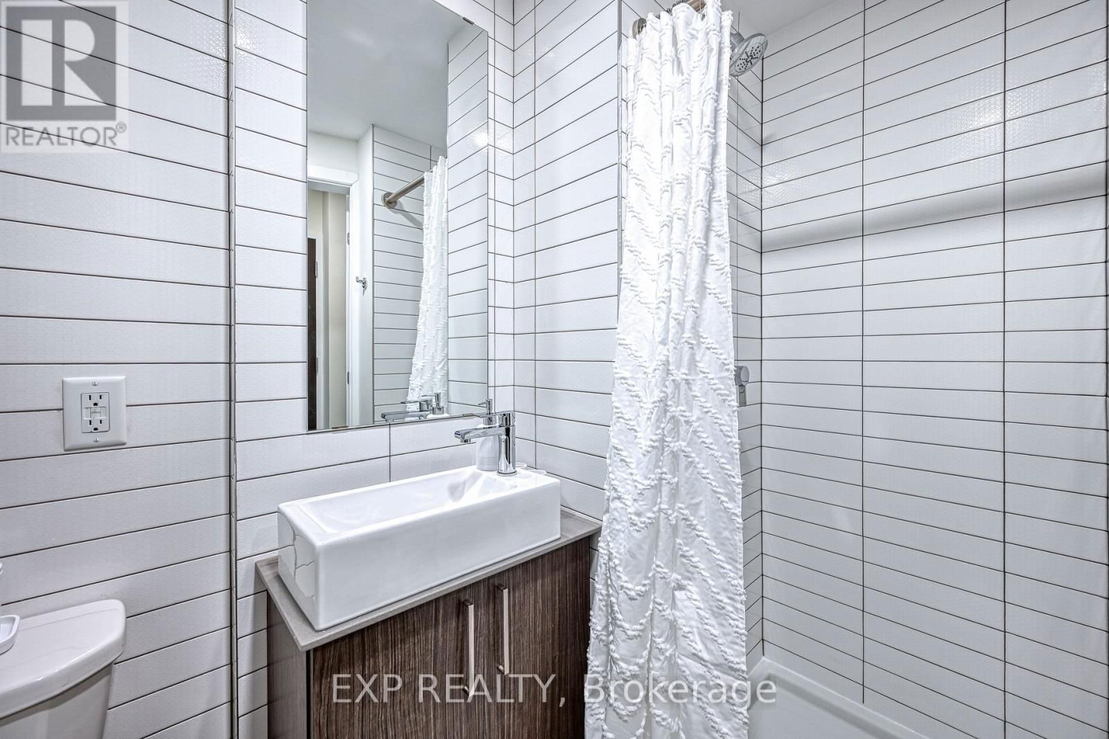 1002 - 211 BESSERER STREET Image 17