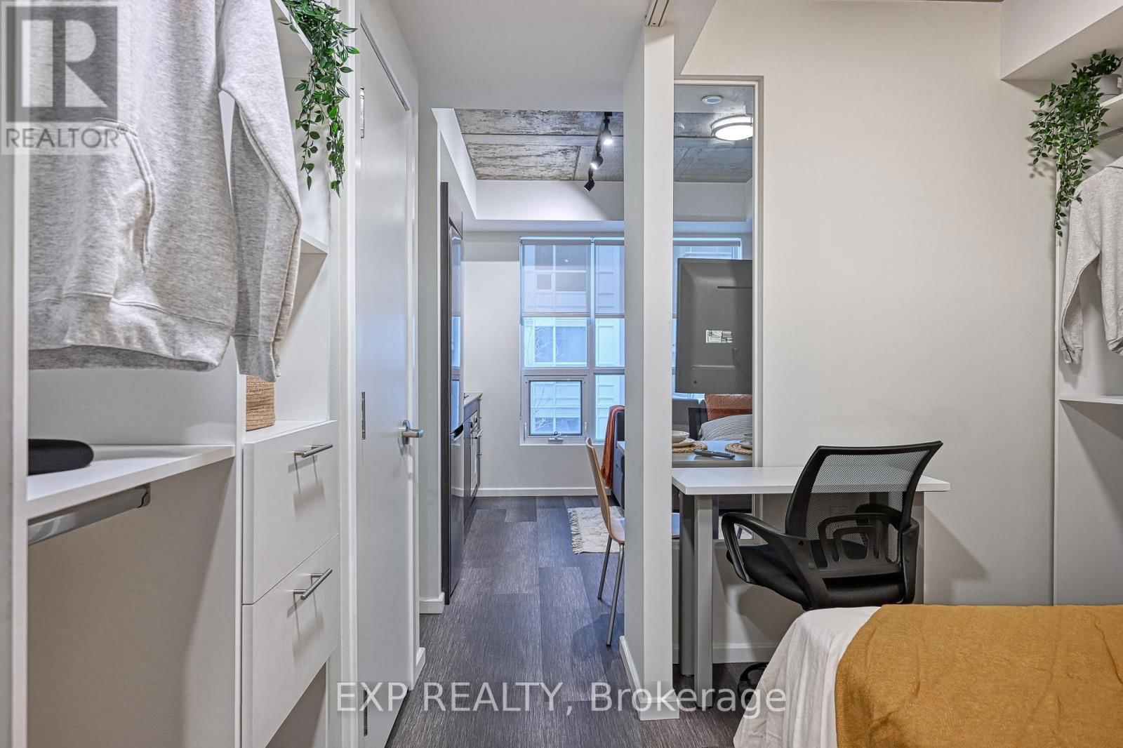 1002 - 211 BESSERER STREET Image 20