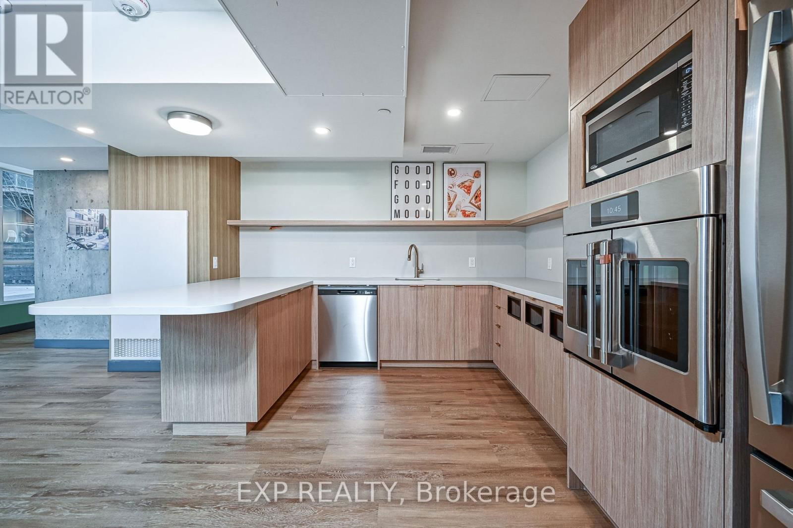 1002 - 211 BESSERER STREET Image 22