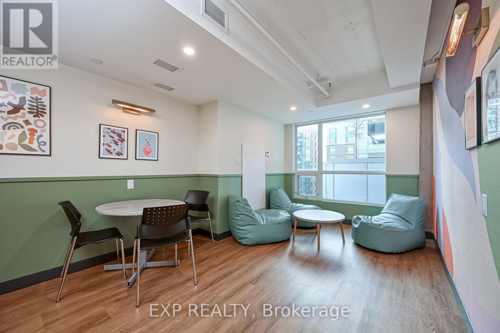 1002 - 211 BESSERER STREET Image 25