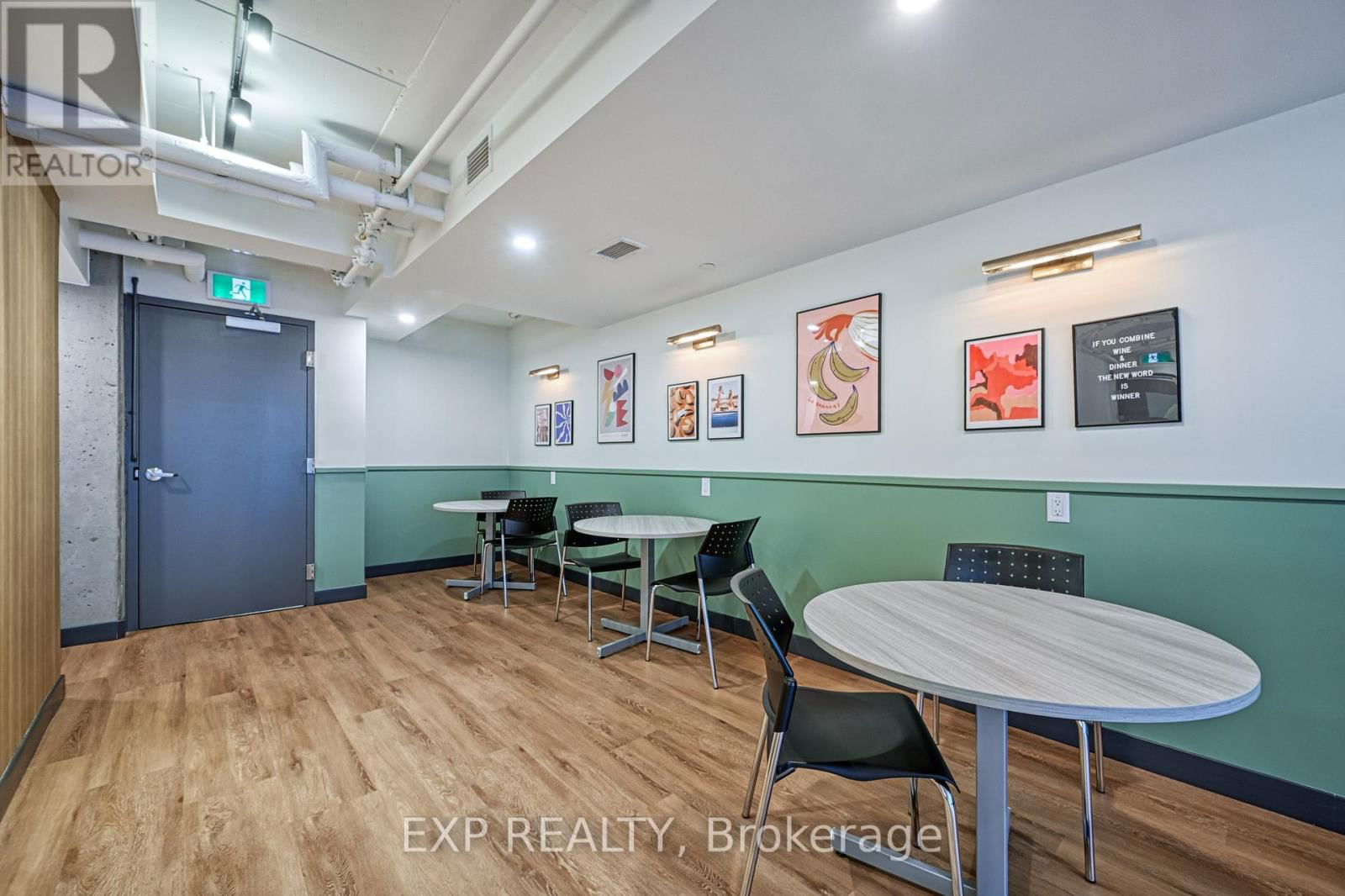 1002 - 211 BESSERER STREET Image 26