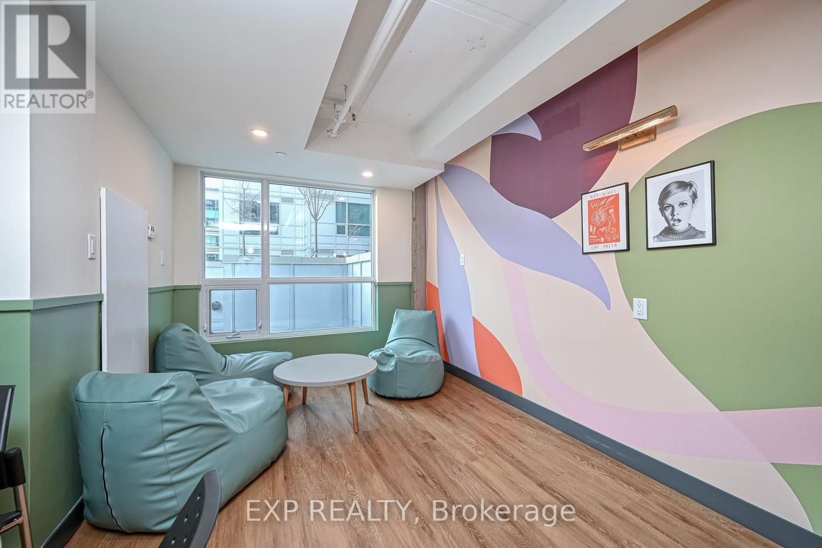 1002 - 211 BESSERER STREET Image 27