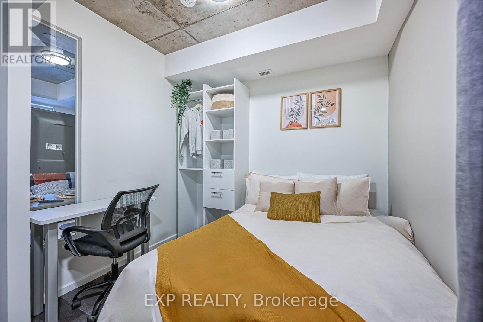 1002 - 211 BESSERER STREET Image 4