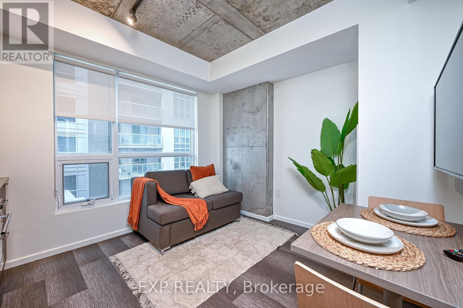 1002 - 211 BESSERER STREET Image 7