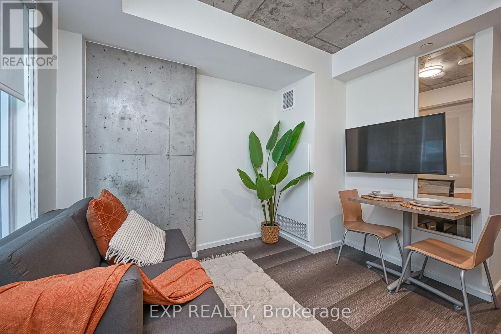 1002 - 211 BESSERER STREET Image 8