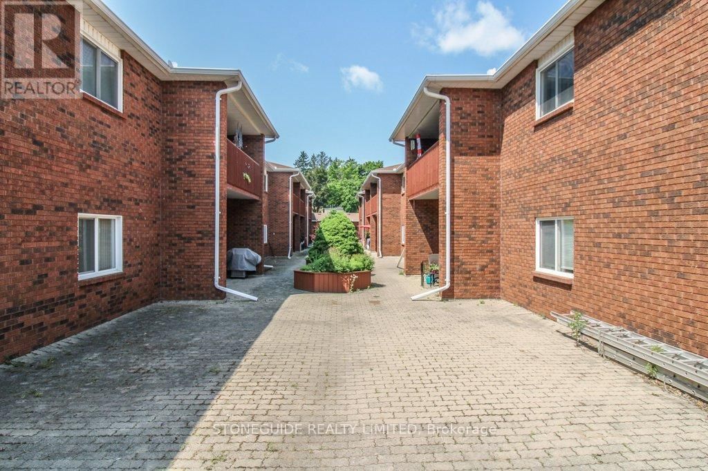 113 - 475 PARKHILL ROAD WEST Image 31