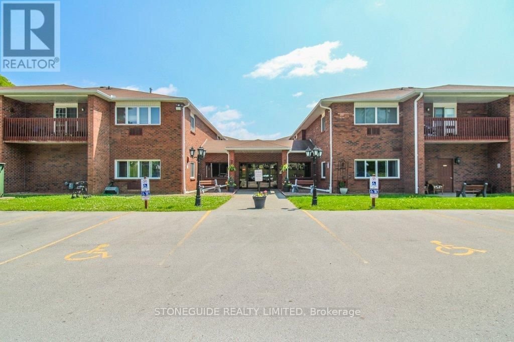 113 - 475 PARKHILL ROAD WEST Image 32