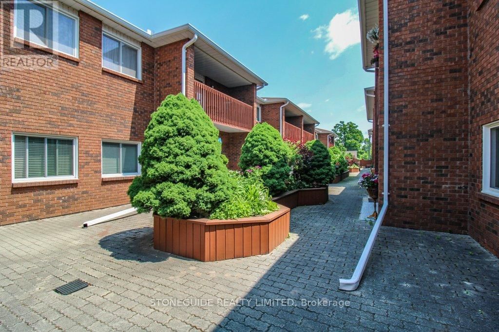 113 - 475 PARKHILL ROAD WEST Image 45