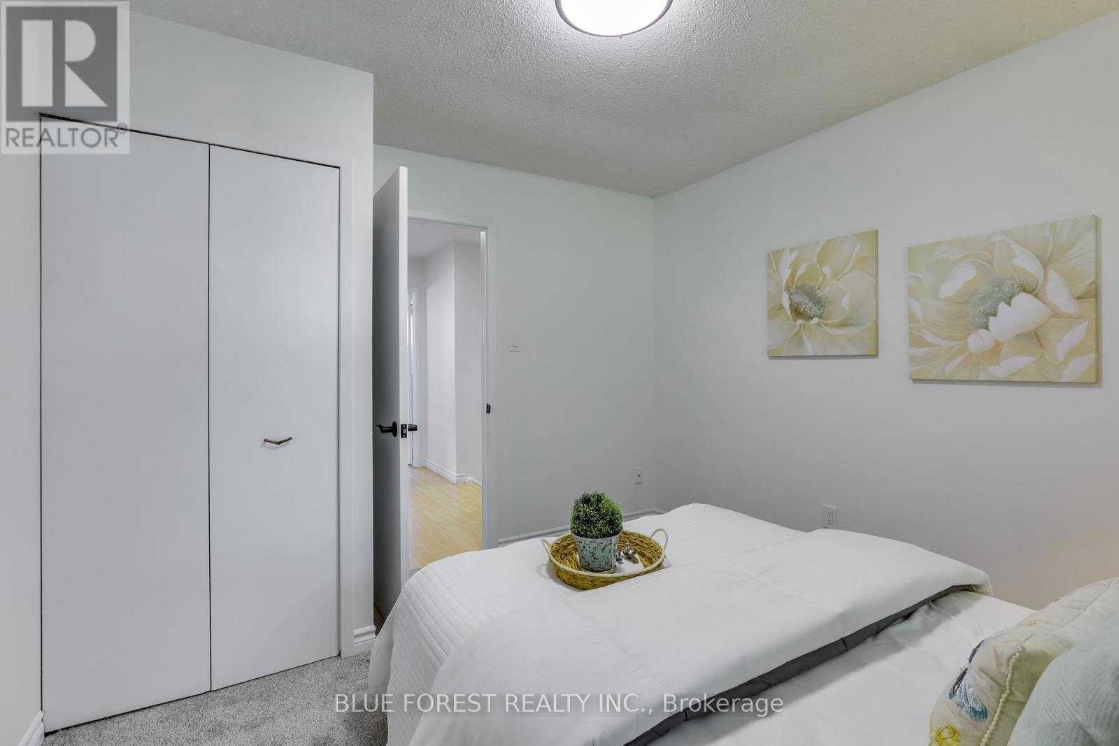 52 GLENDALE AVENUE Image 19